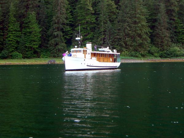 Small cruise ship Pybus bay